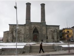 Çifte Minareli Medrese'nin Çinili Minareleri Restore Edilecek