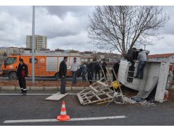 Kırşehir'de Kamyonetin Devrilmesi Sonucu 5 Kişi Yaralandı