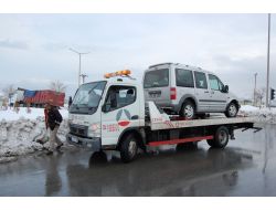 Tatvan’da Trafik Işıkları Çalışmayan Kavşakta Kaza