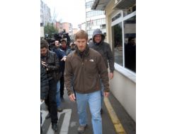 Polis, Kayıp Amerikalı Kadının Arkadaşlarını Dinledi