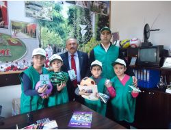 Çevreci Öğrenciler, Topladıkları Atık Pilleri Belediyeye Teslim Etti