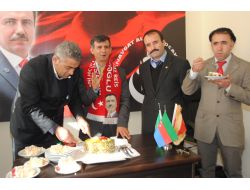 Bbp'liler, Partilerinin 20'nci Kuruluş Yıl Dönümünü Pasta Keserek Kutladı