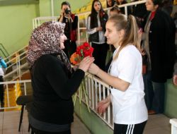 Kendisini Ölümden Kurtaran Arkadaşı Anısına Voleybol Turnuvası Düzenledi