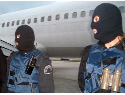 Uçak Kaçırmaya Kalkışanlar Yanıyor