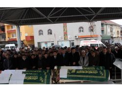 Zehirlenen Anne İle Çocukları Bartın'da Toprağa Verildi