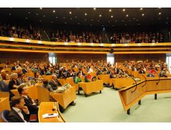 Hollanda'da 45 Yaş Yasası Mecliste Oy Çokluğu İle 55 Yaş Sınırına Çekildi