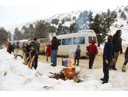 Sahilde Güneşlenip Dağda Kayak Yapıyorlar