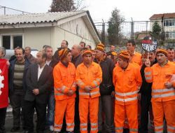 İşçiler, Tekel Çalışanlarına Destek İçin 1 Saat İş Bıraktı