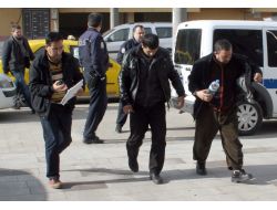 Şüpheli Şahıslardan 8 Kilo Esrar Çıktı