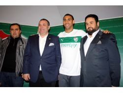 Ferdinand, Bursaspor'a Resmi İmzayı Attı