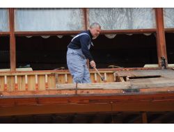 Masa Ve Sandalyelerini Suya Kaptıran Esnaf Zararının Karşılanmasını Bekliyor