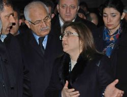 Bakan Şahin Taziye Evlerini Ziyaret Etti