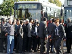 Adana'da Belediye Otobüs Şoförleri Bir Saat Kontak Kapattı
