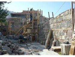 İzmir'deki Emir Sultan Türbesi'nde Restorasyon Devam Ediyor