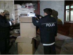 UN YÜKLÜ TIR'DA KAÇAK SİGARA