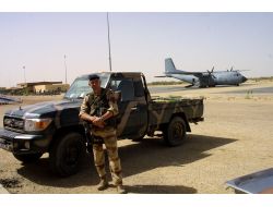 Fransız Askerleri Timbuktu Havaalanında Konuşlandı