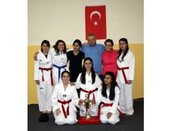 Beşikdüzü İmkb'nin Tekvando Takımı Şampiyon Oldu