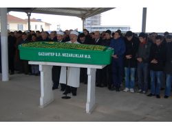 Babasının Arkasından Gözyaşı Döktü!