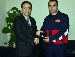 Baydemir, 14 Kişiyi Ölümden Kurtaran İtfaiyecileri Ödüllendirdi