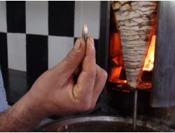 Suriye’den Gelen Kurşun Dönerci Dükkanının Tavanına İsabet Etti