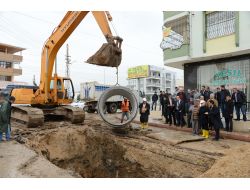 Adana'da Yağmur Suyu Tahliye Sistemi Çalışmaları Sürüyor