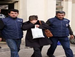 Kuyumcudan Hırsızlık Yapmaya Çalışan Kadın Yakalandı