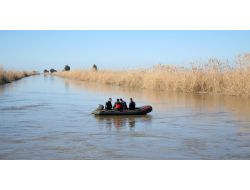 Arabayla Nehre Düşen Aileyi Arama Çalışmaları Dördüncü Gününde