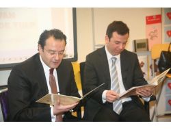 Hollanda'da İki Dilde Kitap Okuma Etkinliği