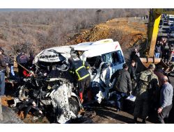Tır İle Yolcu Minibüsü Çarpıştı: 10 Ölü (2)