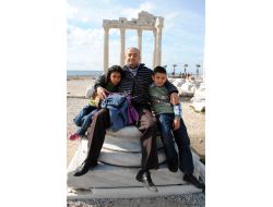 Mersinli Yıldız Kardeşler Ödevlerini Side'de Yaptı