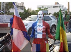 MALİ'DE HOLLANDE ŞOV