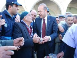 Ceyhan Belediyesi Vatandaşlara Aşure Dağıttı