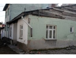 Yangında Eşini Ve Çocuğunu Kaybeden Acılı Anne Eve Yerleştirildi