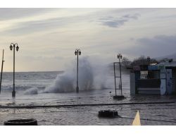 Lodos Edremit Körfezi'nde Etkili Oluyor