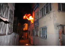 Gece Saatlerinde Yükselen Alevler, Vatandaşı Sokağa Döktü