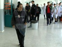 Hokey Şampiyonasında Salon Camları Paramparça Oldu