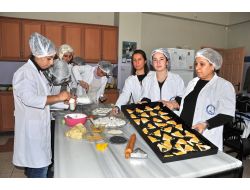 Gaziantepli Ev Hanımlarından Pasta-bisküvi Kursuna Yoğun İlgi