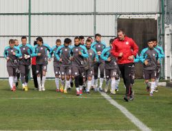 Mustafa Denizli: Şampiyonluk Taraftar Desteği İle Gelir