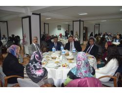 Üniversiteli Ve Orta Öğrenim Öğrencileri Yemekte Buluştu