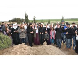 Tutuklu Milletvekili Irmak, Babasının Mezarını Ziyaret Etti