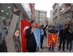Üniversiteli Türkçüler Çin Bayrağı Yaktı