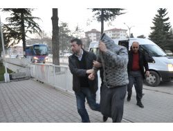 İnternetten Alışveriş Yapanların Kart Numaralarını Çalan İki Kişi Yakalandı