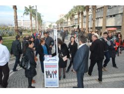 İzmirliler Kamuda Kıyafet Özgürlüğü İmza Kampanyasına Yoğun İlgi Gösterdi