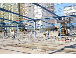 Konyaaltı'nda Kapalı Pazar Yerinde Yıkım Başladı