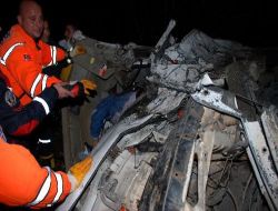Turgutlu'da Trafik Kazası: 1 Ölü,3 Yaralı