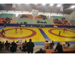 Gençler Grekoromen Güreş Grup Müsabakaları Başladı