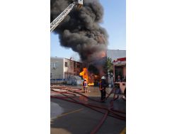 Alev Topuna Dönen Boya Fabrikasından Kareler