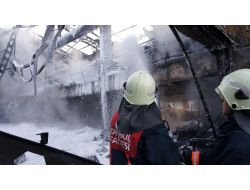 Boya Fabrikasındaki Yangın Kontrol Altında