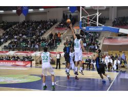 Pınar Karşıyaka: 69 - Fenerbahçe Ülker: 77