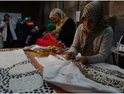 Tarihî Handa Kadınlar Meslek Öğreniyor, Genç Kızlar Çeyiz Hazırlıyor